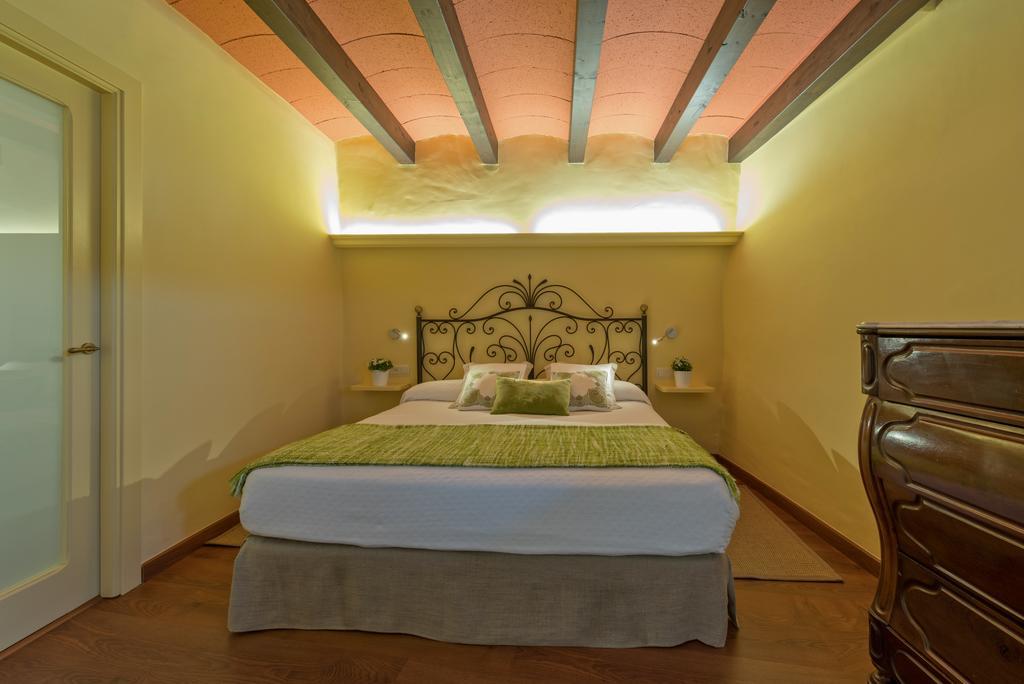 Hotel Cal Sastre Santa Pau Exterior foto